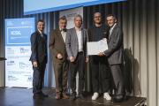 © Kneidinger-Photography - Direktor Hofrat Mag. Nikolaus Stelzer und Prof. Mag. Marius Reiter bei der Ehrung in Linz